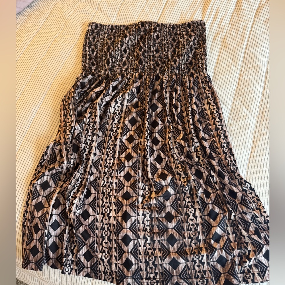 Strapless dress super cute for that cruise or vacation. Never worn